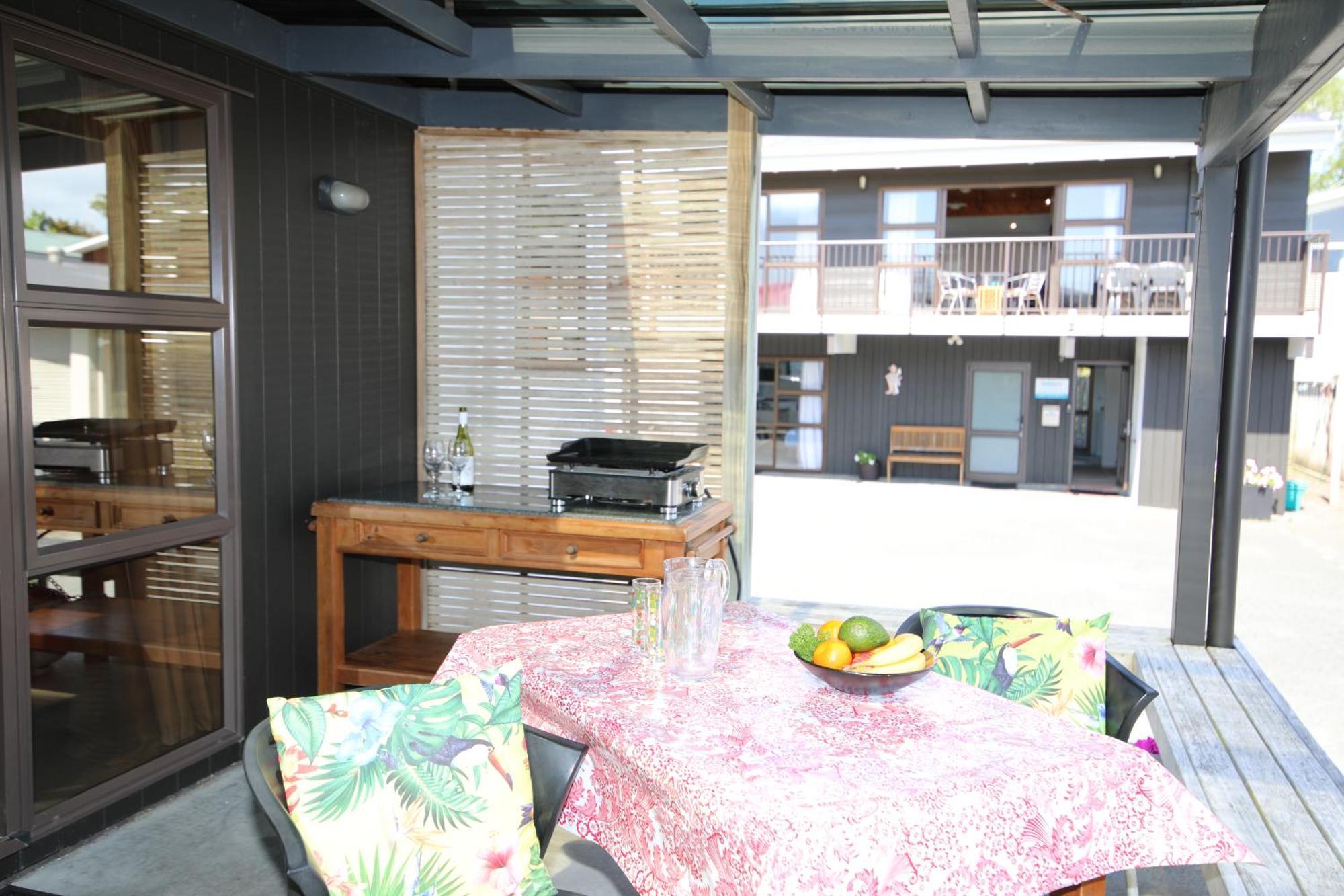 Blue Marlin Apartments Whitianga Bagian luar foto
