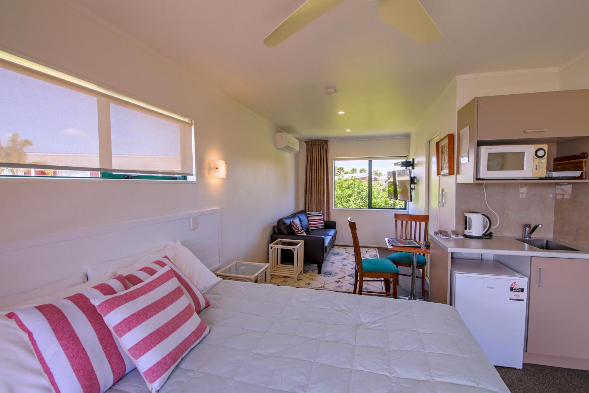Blue Marlin Apartments Whitianga Bagian luar foto