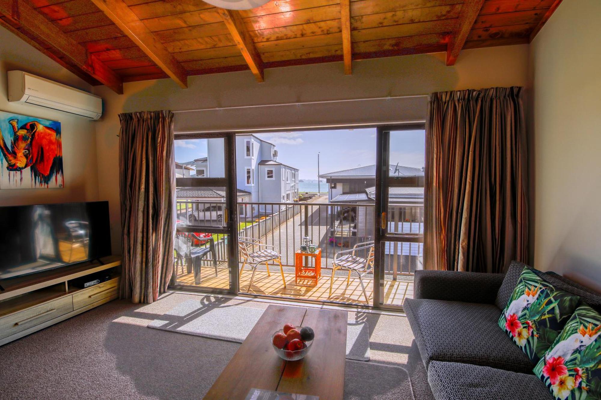 Blue Marlin Apartments Whitianga Bagian luar foto