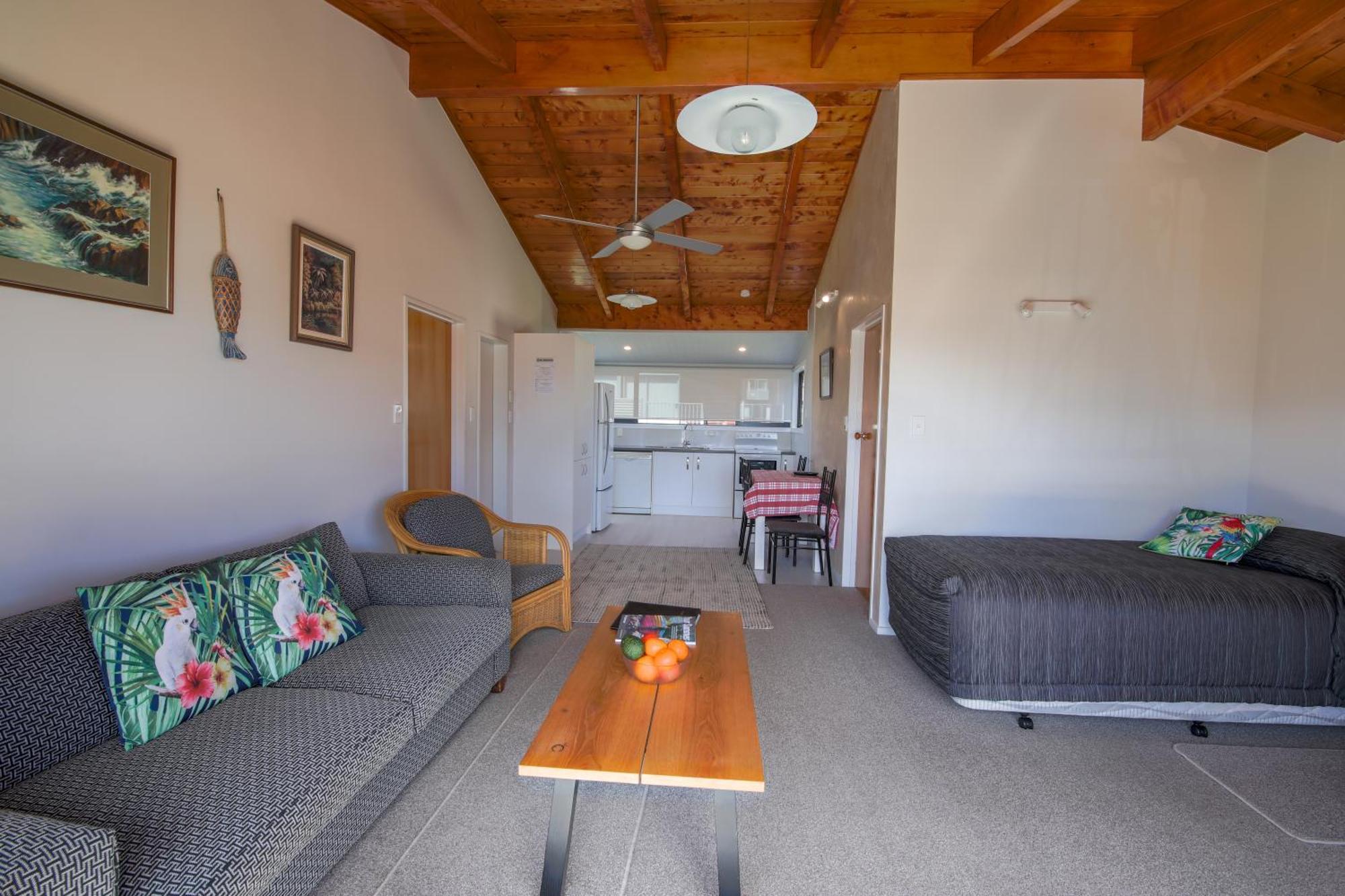 Blue Marlin Apartments Whitianga Bagian luar foto